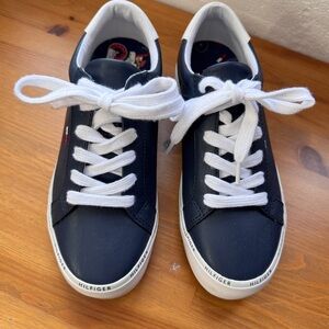 Tommy Hilfiger dark blue Sneakers with White Laces size 6.5